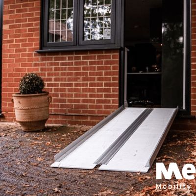 Portable access ramp at a front door